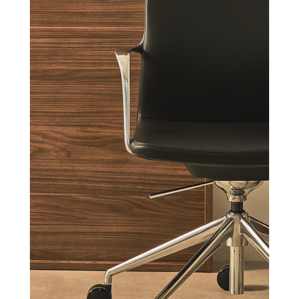 Офисное кресло La Forma Nerlan C00186FA01 Черное-2