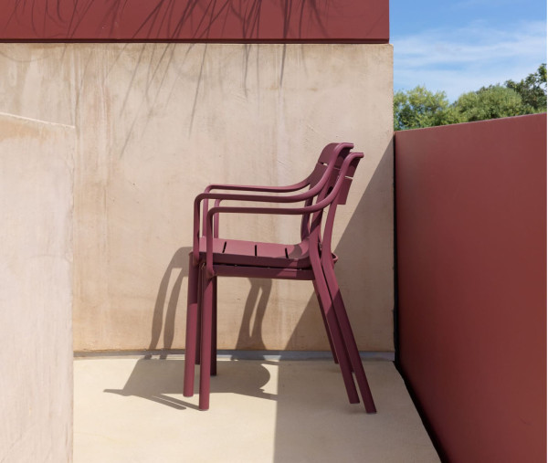 Пластиковый садовый стул Nardi CASSIA ARMCHAIR ANTRACITE-3