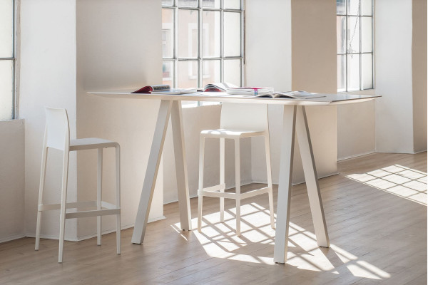 Барний вуличний стілець Pedrali Volt 678/BI Білий-9