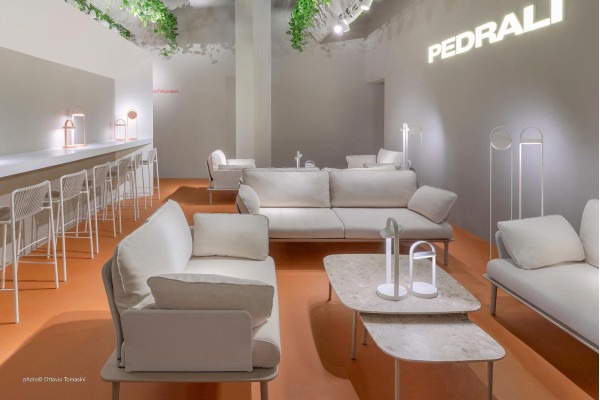 Напівбарний вуличний стілець Pedrali Tribeca 3667/BI200E Білий-8