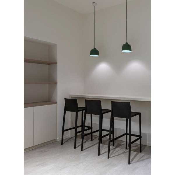 Напівбарний вуличний стілець Pedrali Volt 677/NE Чорний-6