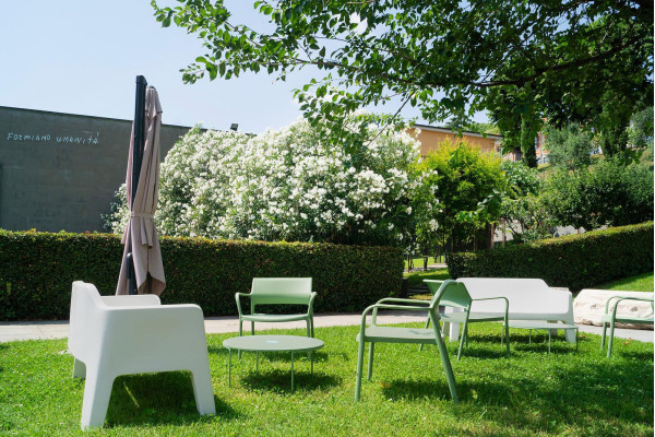 Крісло пластикове Pedrali Ara 316/VS зелене для тераси-10