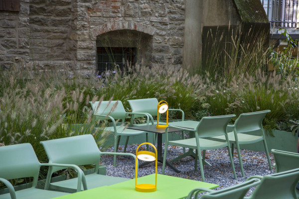 Кресло пластиковое Pedrali Ara 316/GA серое для террасы-10