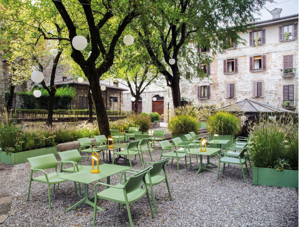 Крісло пластикове Pedrali Ara 316/VS зелене для тераси-12