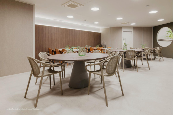 Пластиковий стілець Pedrali REMIND 3735/SA Бежевий-3