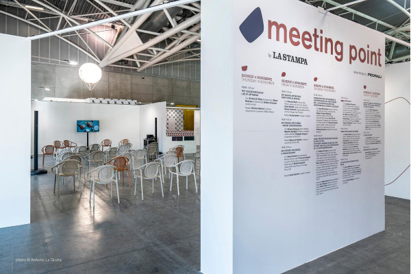 Пластиковий стілець Pedrali REMIND 3735/SA Бежевий-6