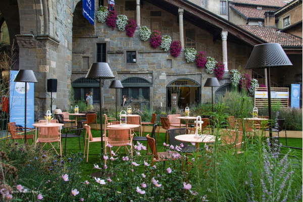 Стул уличный Pedrali Tribeca 3665/RA100E Розовый-11