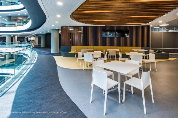 Пластиковий стілець Pedrali Volt 670/BI Білий-11