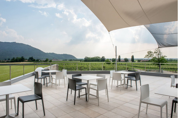 Пластиковый стул Pedrali Volt 670/NE Черный-9