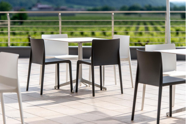 Пластиковый стул Pedrali Volt 670/NE Черный-21