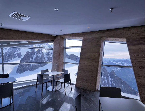 Пластиковый стул Pedrali Volt 670/NE Черный-22