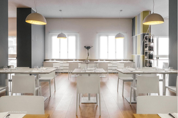 Пластиковий стілець Pedrali Volt 670/BI Білий-24