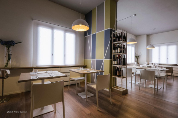 Пластиковий стілець Pedrali Volt 670/BI Білий-25