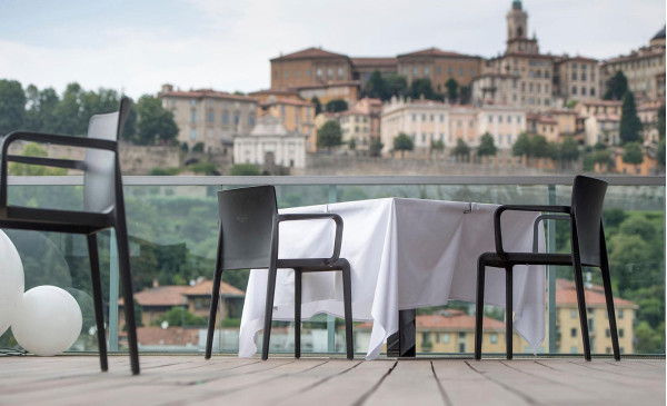 Пластиковий стілець Pedrali Volt 675/BI Білий-10