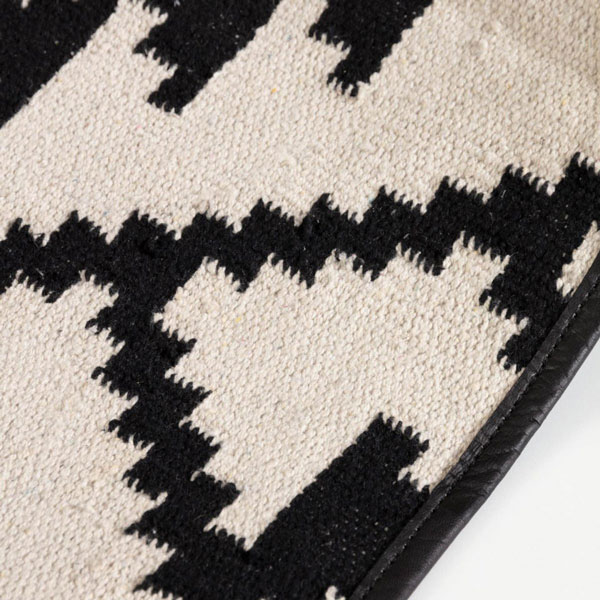 Крісло La Forma FLYNN Чорно-біле CC0352J60-3